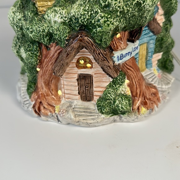 Brinn’s 1988 One Bunny Lane Ceramic Easter Tree House - Light Included - Picture 7 of 16